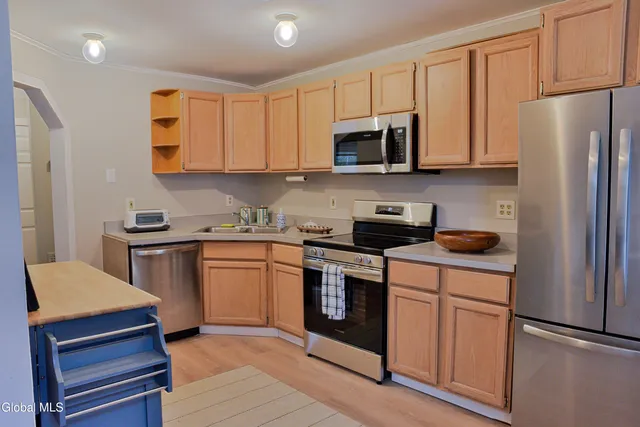 $3,500 | 212 Circular Street, Unit 2, Saratoga Springs, NY 12866