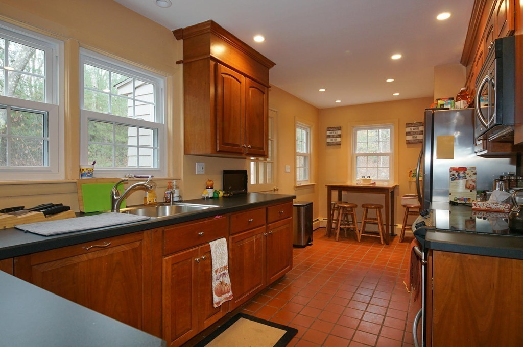 156 River Road Carlisle, MA 01741 - Photo 5 of 19 Gallery Image 5
