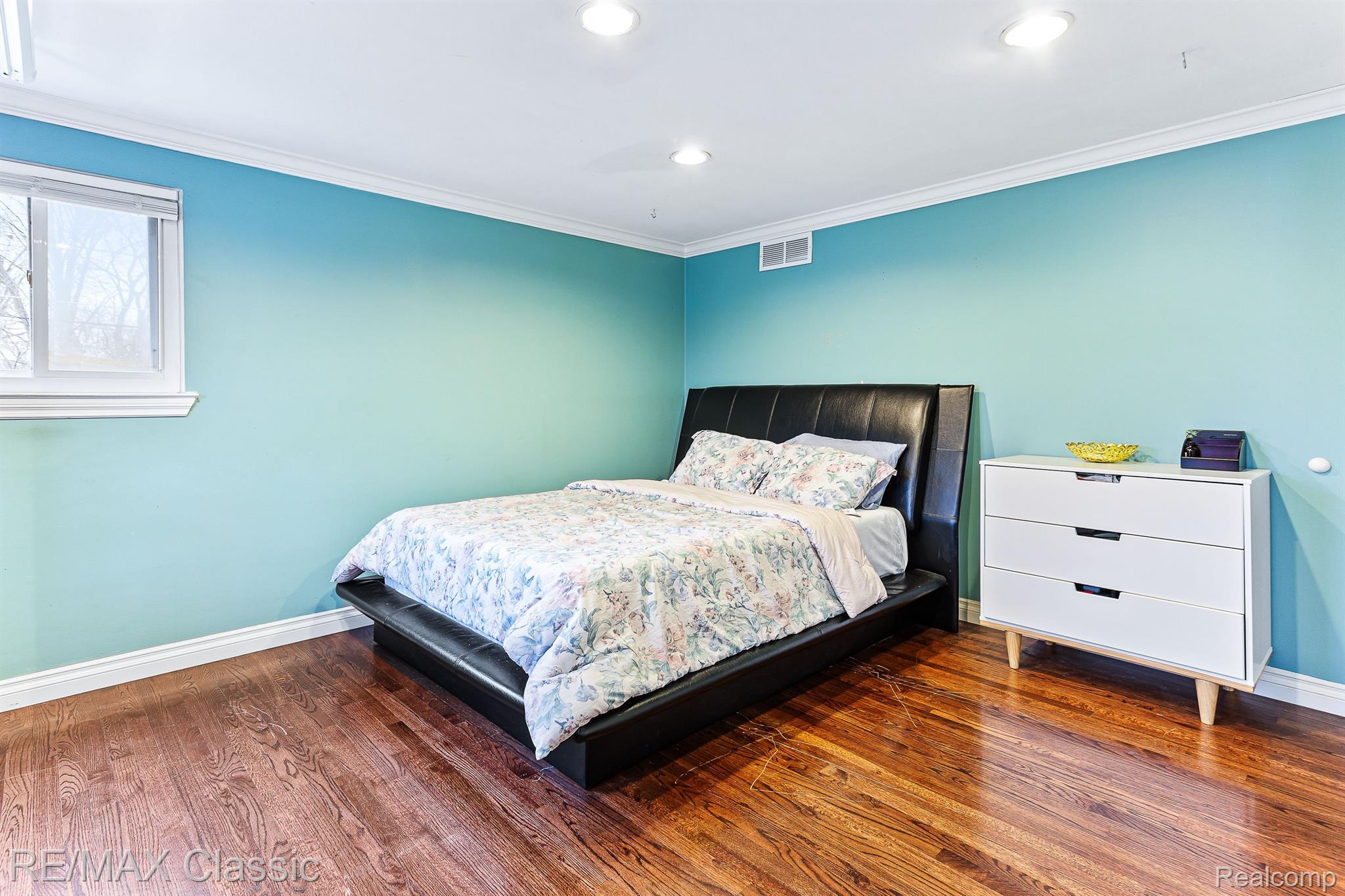 32636 Woodridge Road Farmington, MI 48334 - Photo 23 of 53
