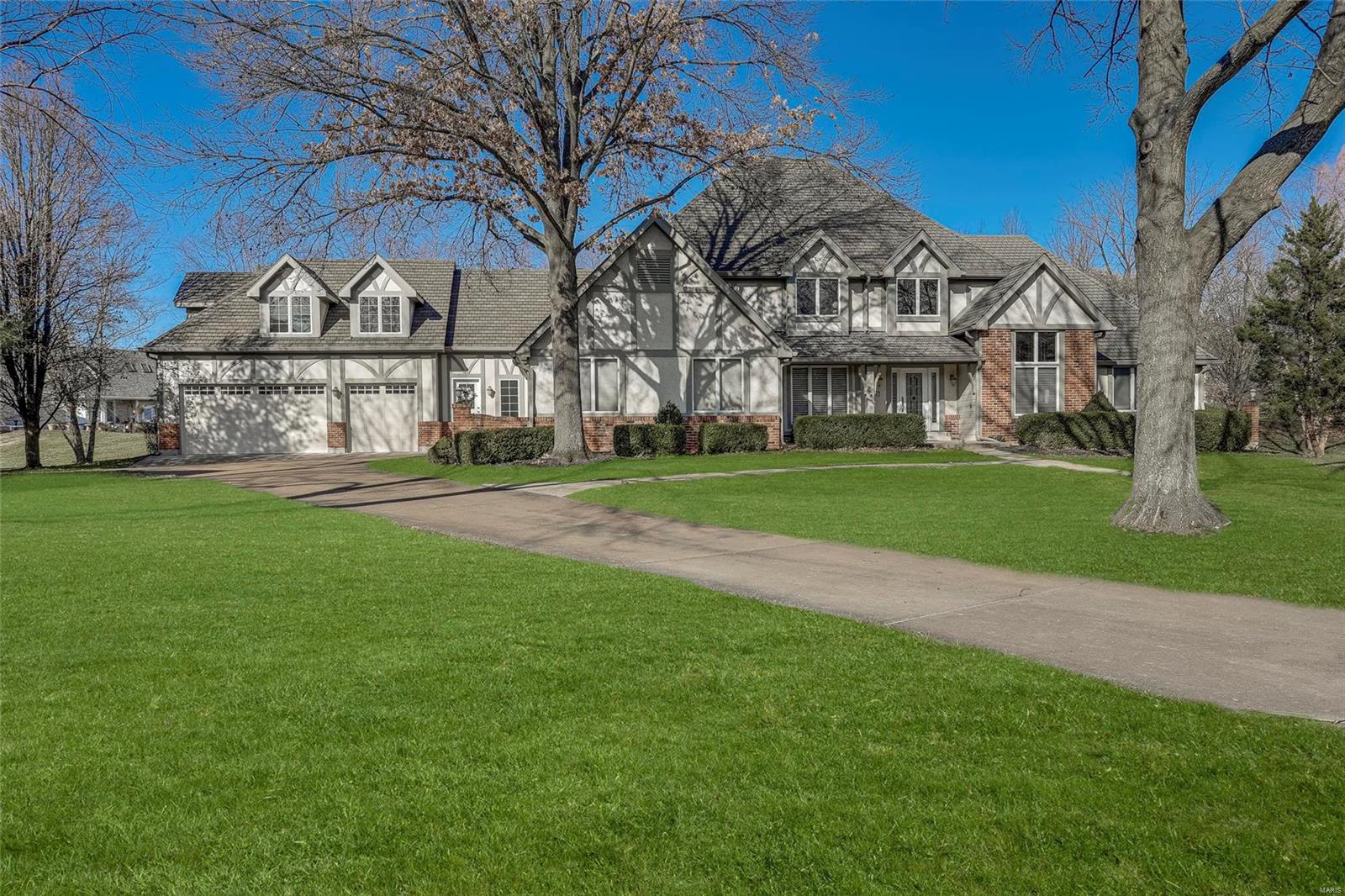 11 Wilson Ridge Court Chesterfield, MO 63005 - Photo 2 of 48 Gallery Image 2