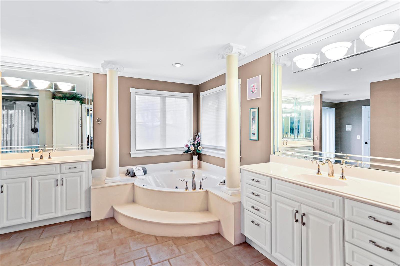 11 Wilson Ridge Court Chesterfield, MO 63005 - Photo 12 of 48 Gallery Image 12