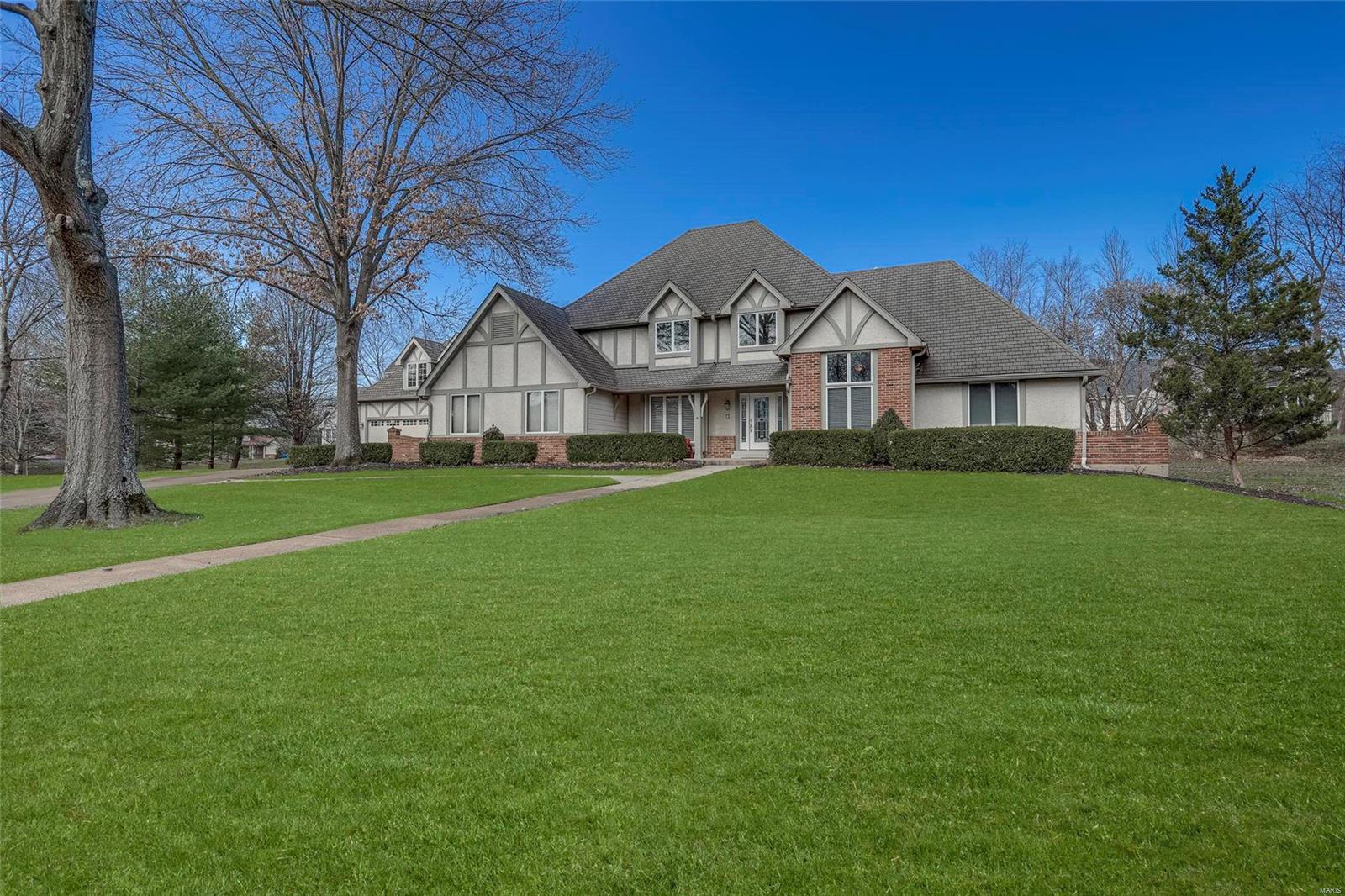 11 Wilson Ridge Court Chesterfield, MO 63005 - Photo 3 of 48 Gallery Image 3