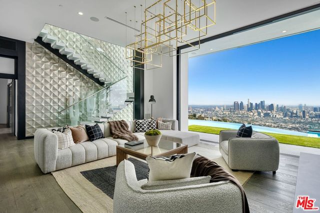 $10,500,000 | 1622 Viewmont Drive, Los Angeles, CA 90069