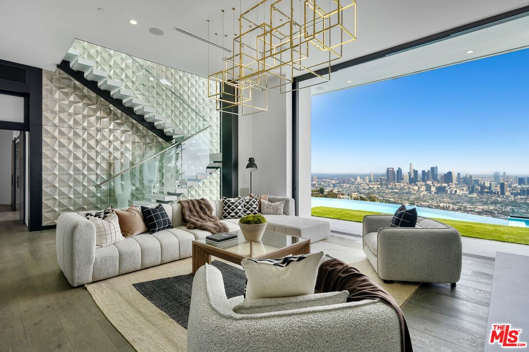 1622 Viewmont Drive Los Angeles, CA 90069 - Photo 11 of 29