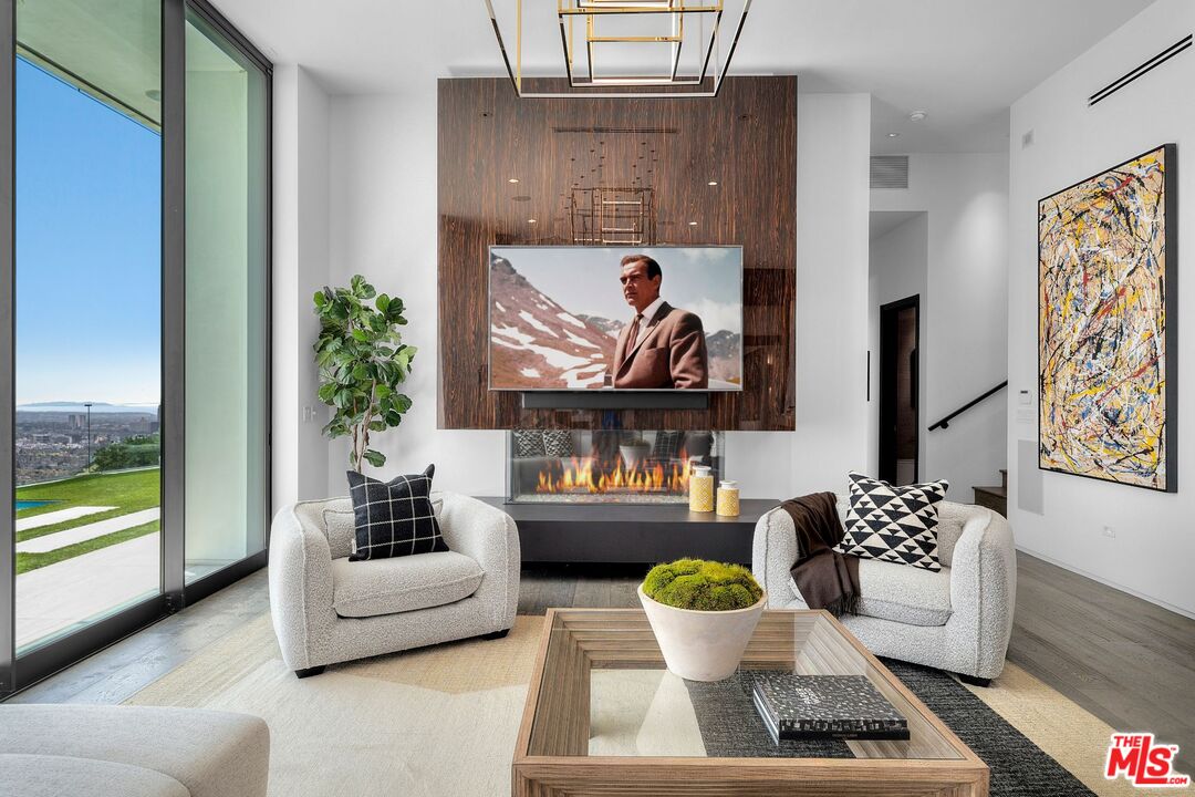 1622 Viewmont Drive Los Angeles, CA 90069 - Photo 12 of 29