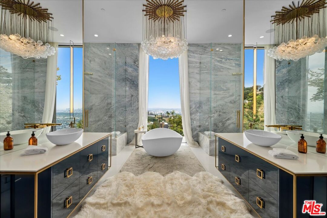 1622 Viewmont Drive Los Angeles, CA 90069 - Photo 15 of 29