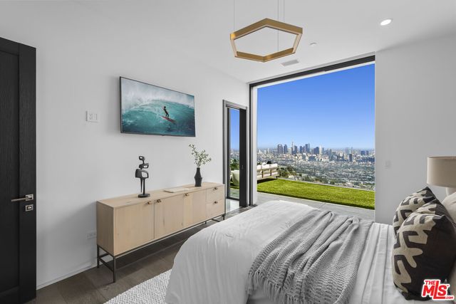 $10,500,000 | 1622 Viewmont Drive, Los Angeles, CA 90069