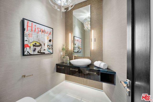 $10,500,000 | 1622 Viewmont Drive, Los Angeles, CA 90069