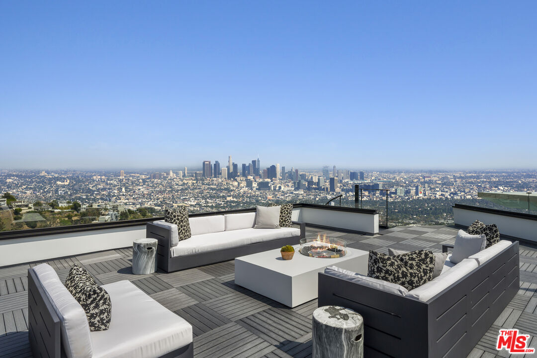 1622 Viewmont Drive Los Angeles, CA 90069 - Photo 19 of 29