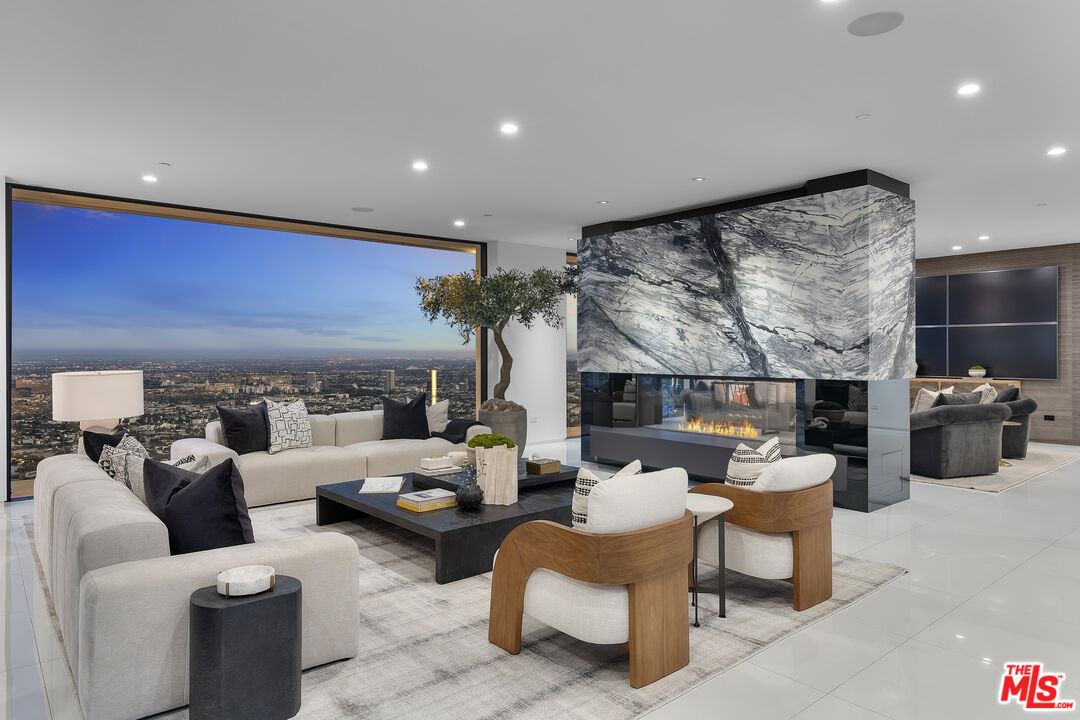 1622 Viewmont Drive Los Angeles, CA 90069 - Photo 23 of 29