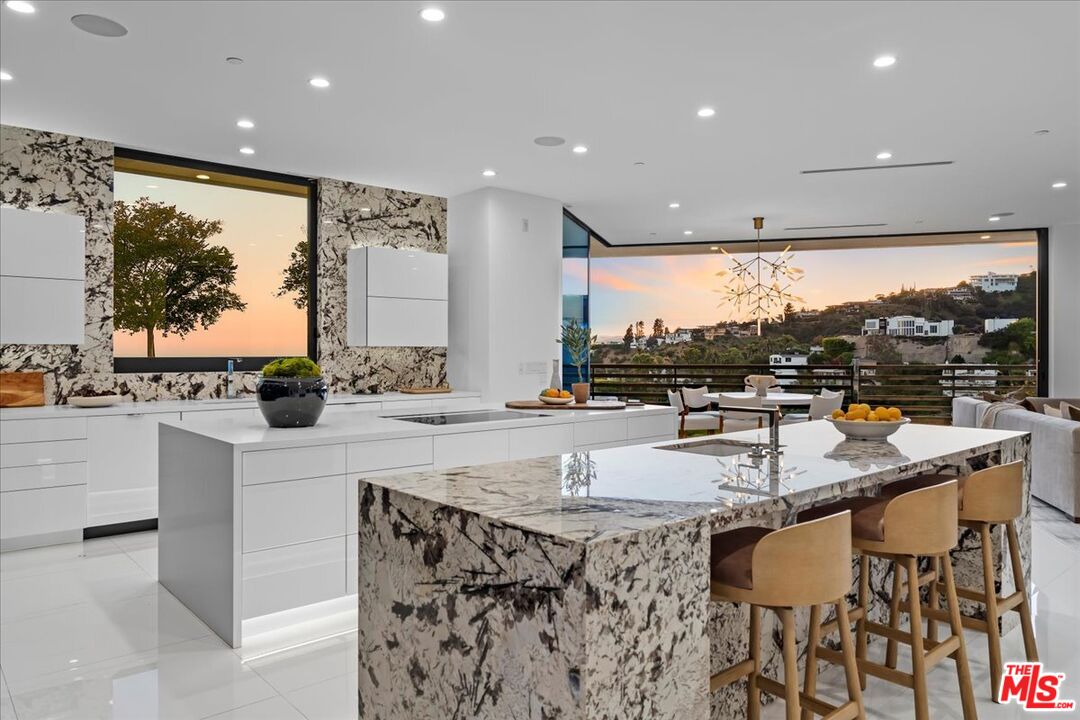 1622 Viewmont Drive Los Angeles, CA 90069 - Photo 24 of 29