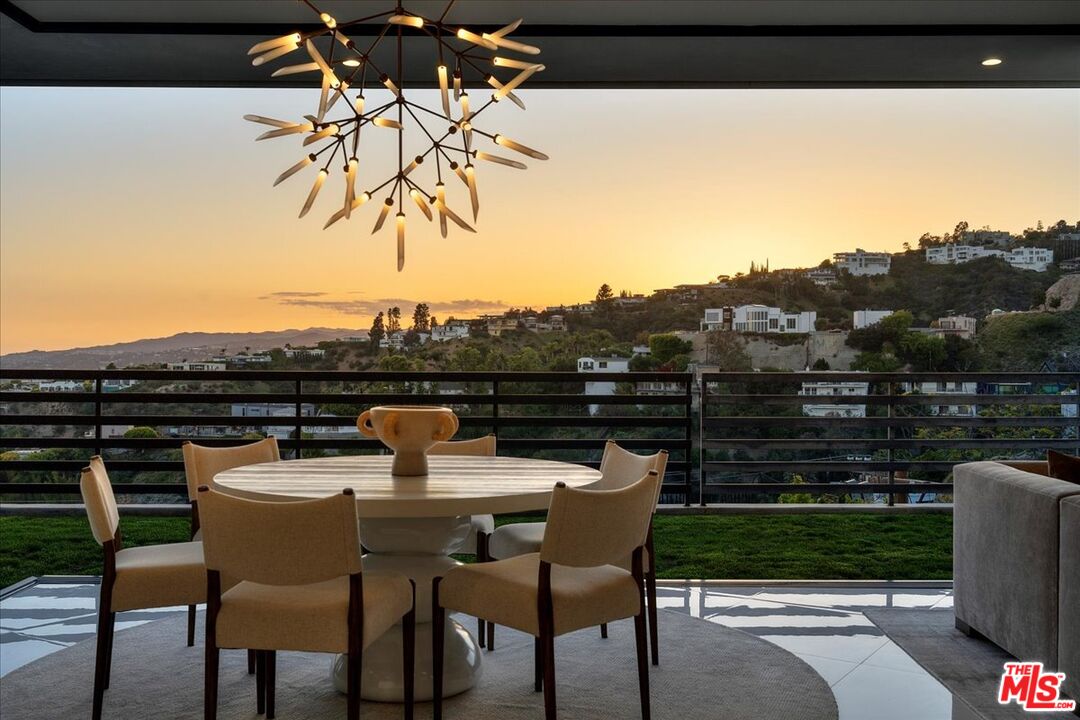 1622 Viewmont Drive Los Angeles, CA 90069 - Photo 25 of 29