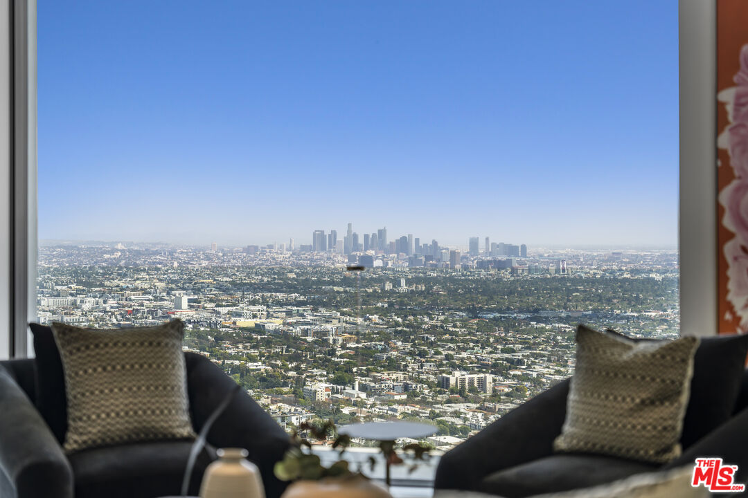 1622 Viewmont Drive Los Angeles, CA 90069 - Photo 4 of 29