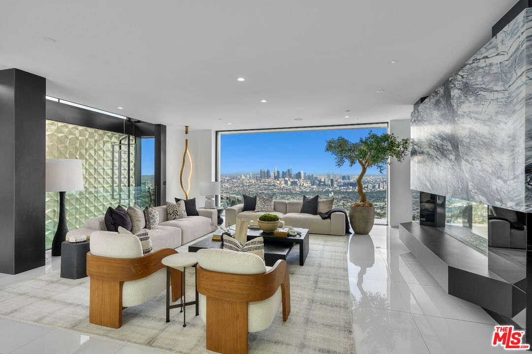 1622 Viewmont Drive Los Angeles, CA 90069 - Photo 5 of 29