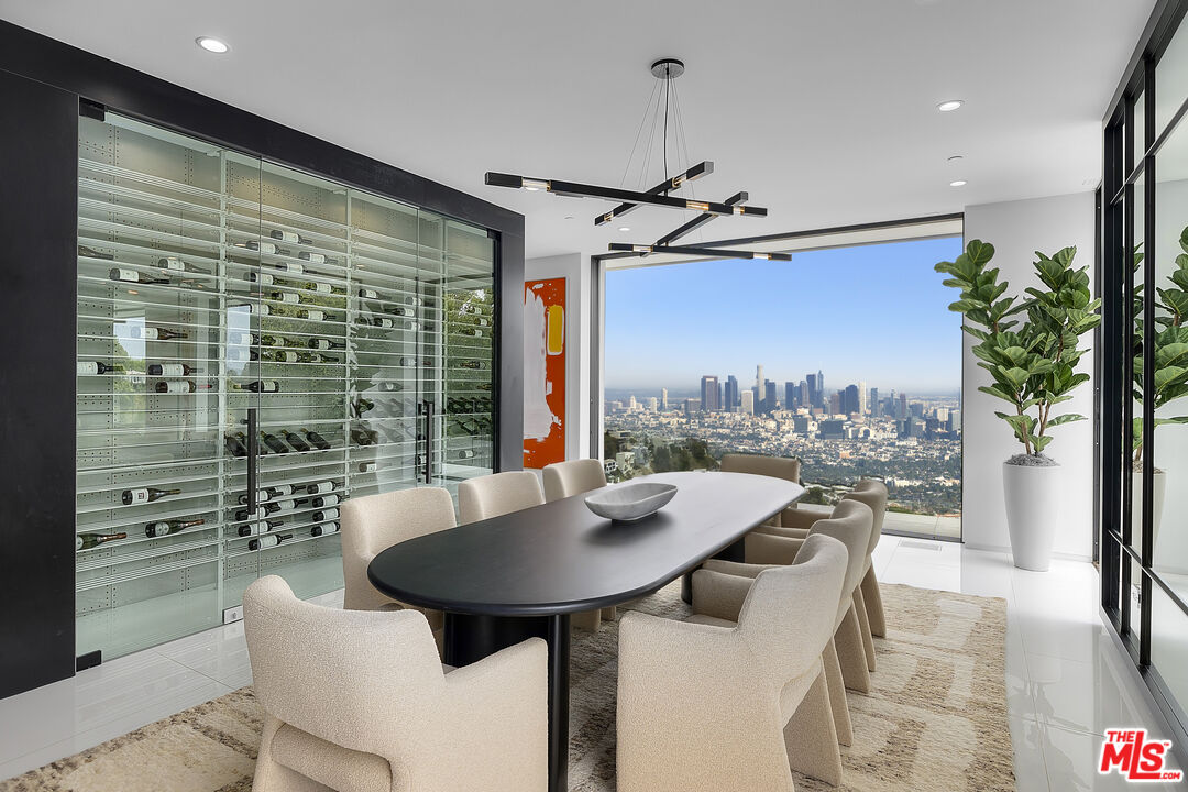 1622 Viewmont Drive Los Angeles, CA 90069 - Photo 6 of 29