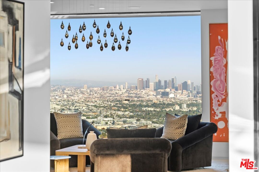 1622 Viewmont Drive Los Angeles, CA 90069 - Photo 7 of 29