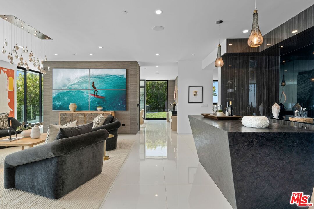 1622 Viewmont Drive Los Angeles, CA 90069 - Photo 8 of 29