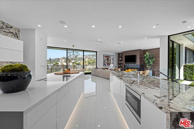 $10,500,000 | 1622 Viewmont Drive, Los Angeles, CA 90069
