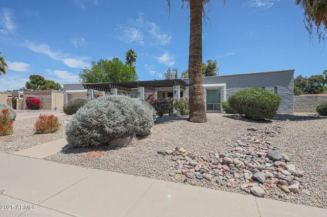 $3,800 | 601 East Forest Hills Drive, Phoenix, AZ 85022
