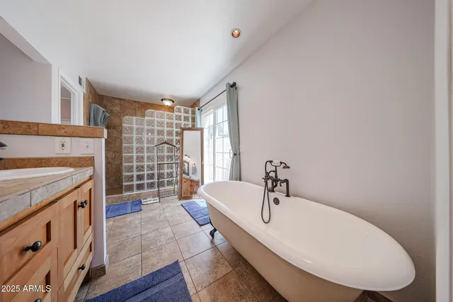 $3,800 | 601 East Forest Hills Drive, Phoenix, AZ 85022