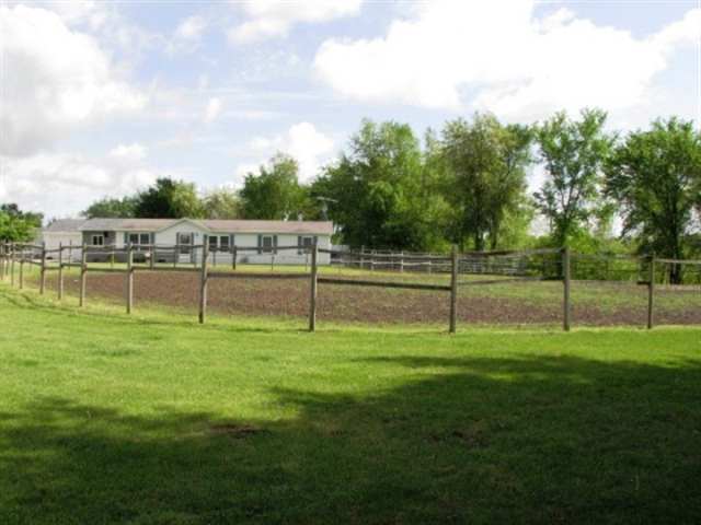 26071 North Upper Lake Road Canton, IL 61520 - Photo 10 of 15