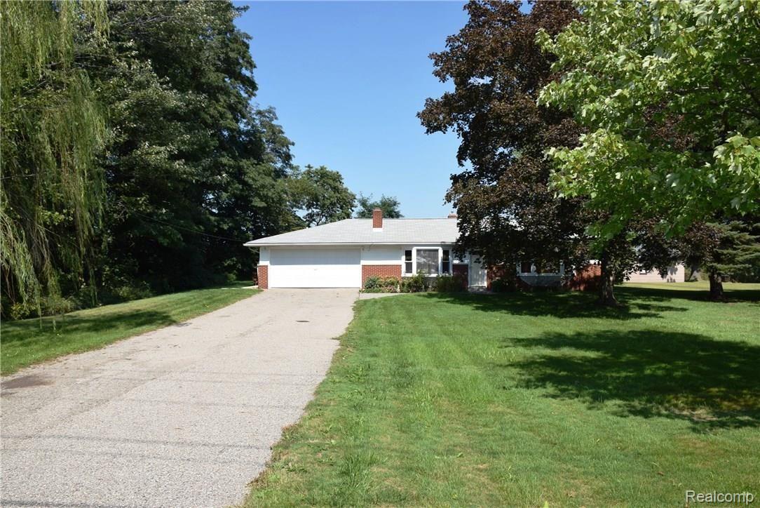 29679 Hickey Road New Baltimore, MI 48051 - Photo 3 of 33 3 drive.JPG
