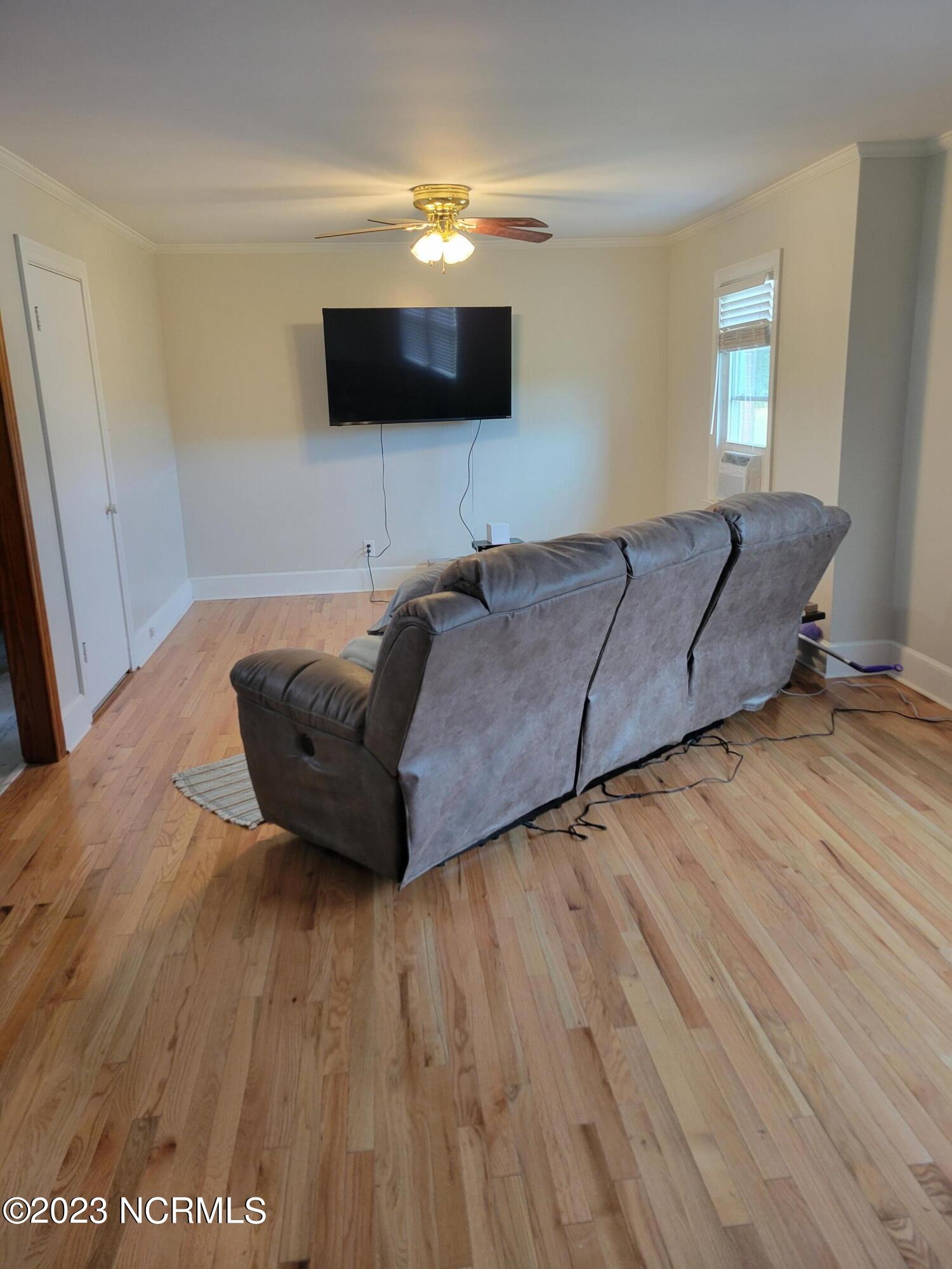 2679 Shine Road Snow Hill, NC 28580 - Photo 4 of 27 24 ft Long Living Room