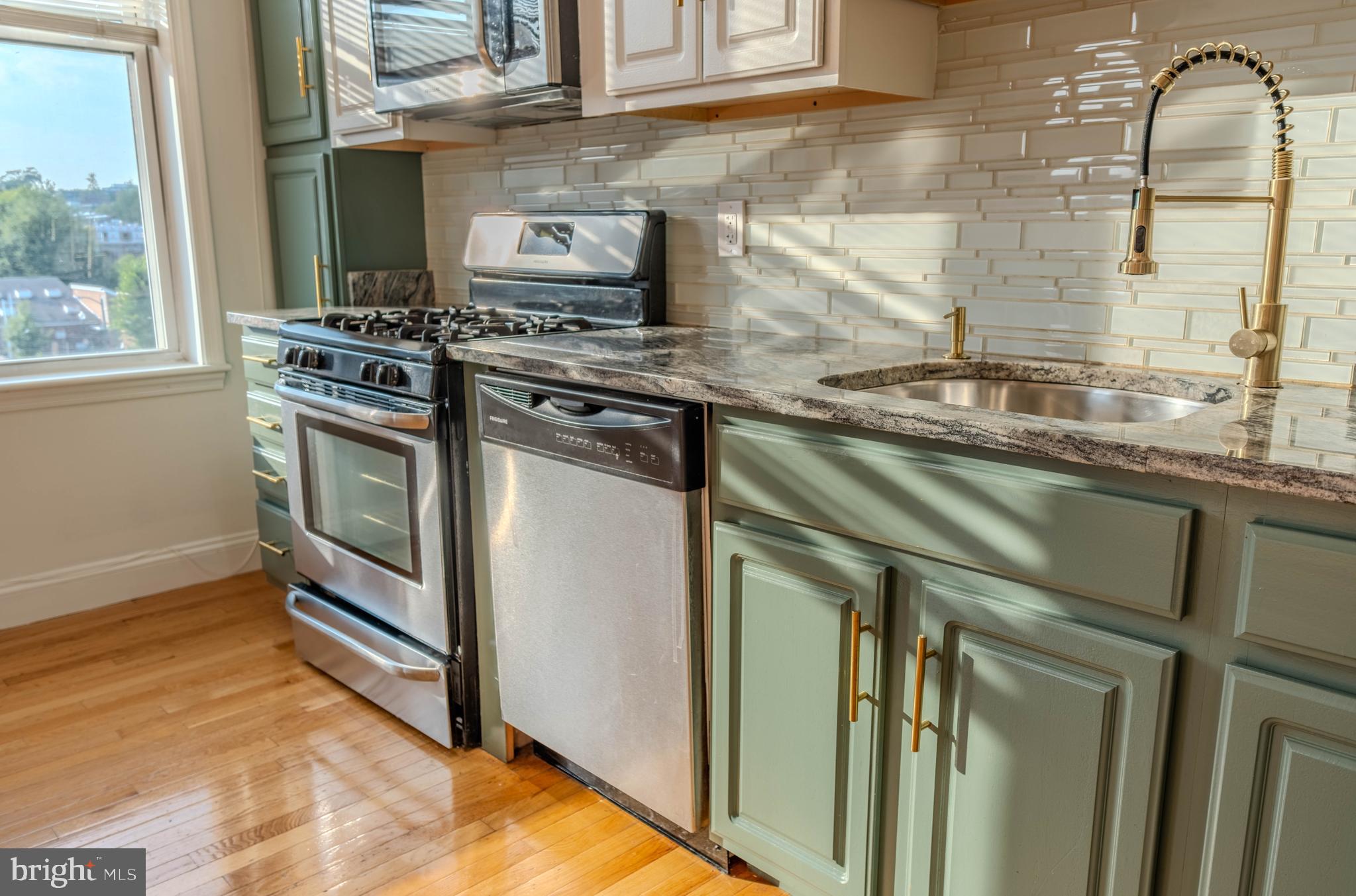 1629 L Street Northeast, Unit 305 Washington, DC 20002 - Photo 3 of 27