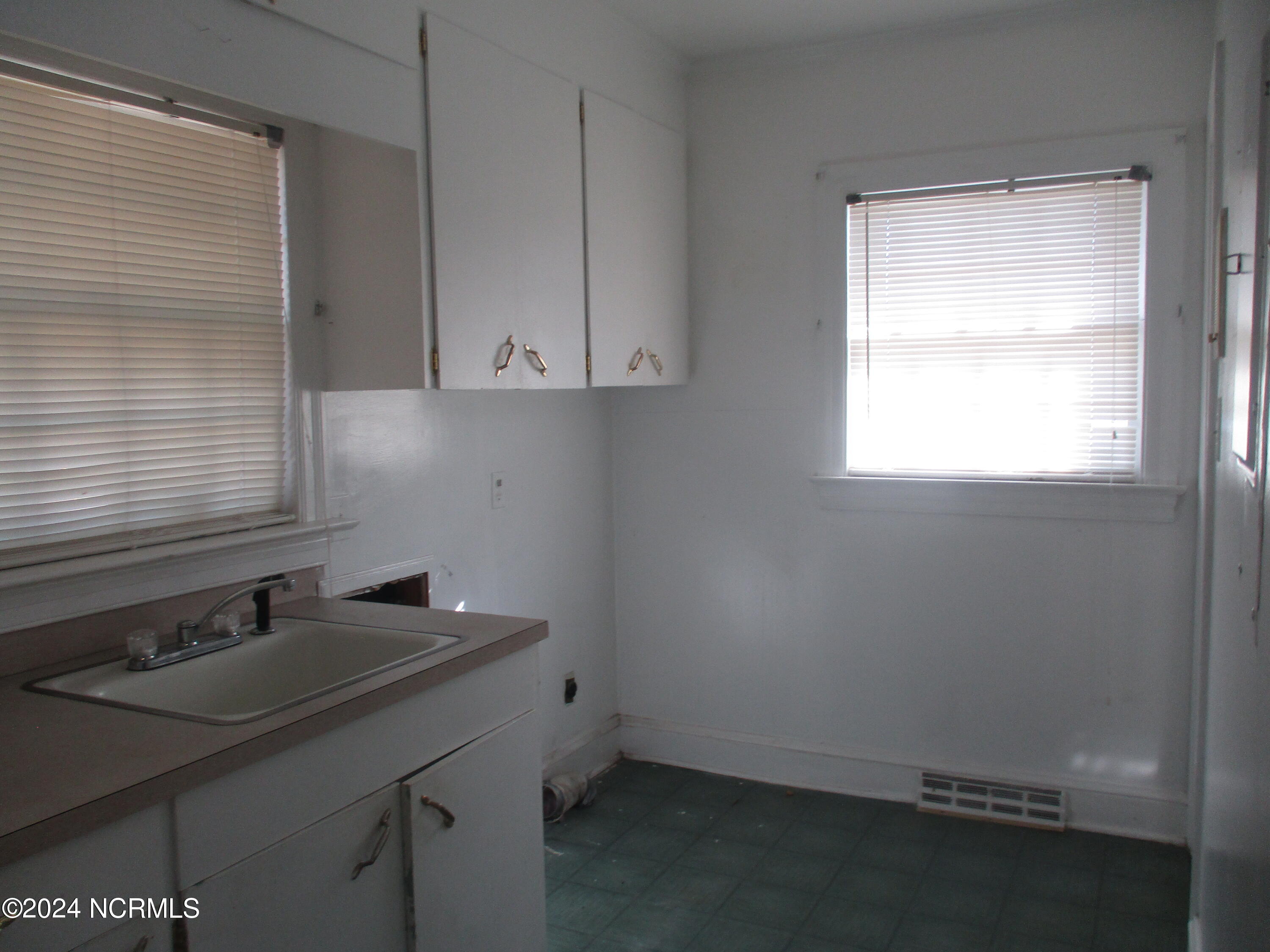 1708 Hardee Road Kinston, NC 28504 - Photo 12 of 34 Laundry Room