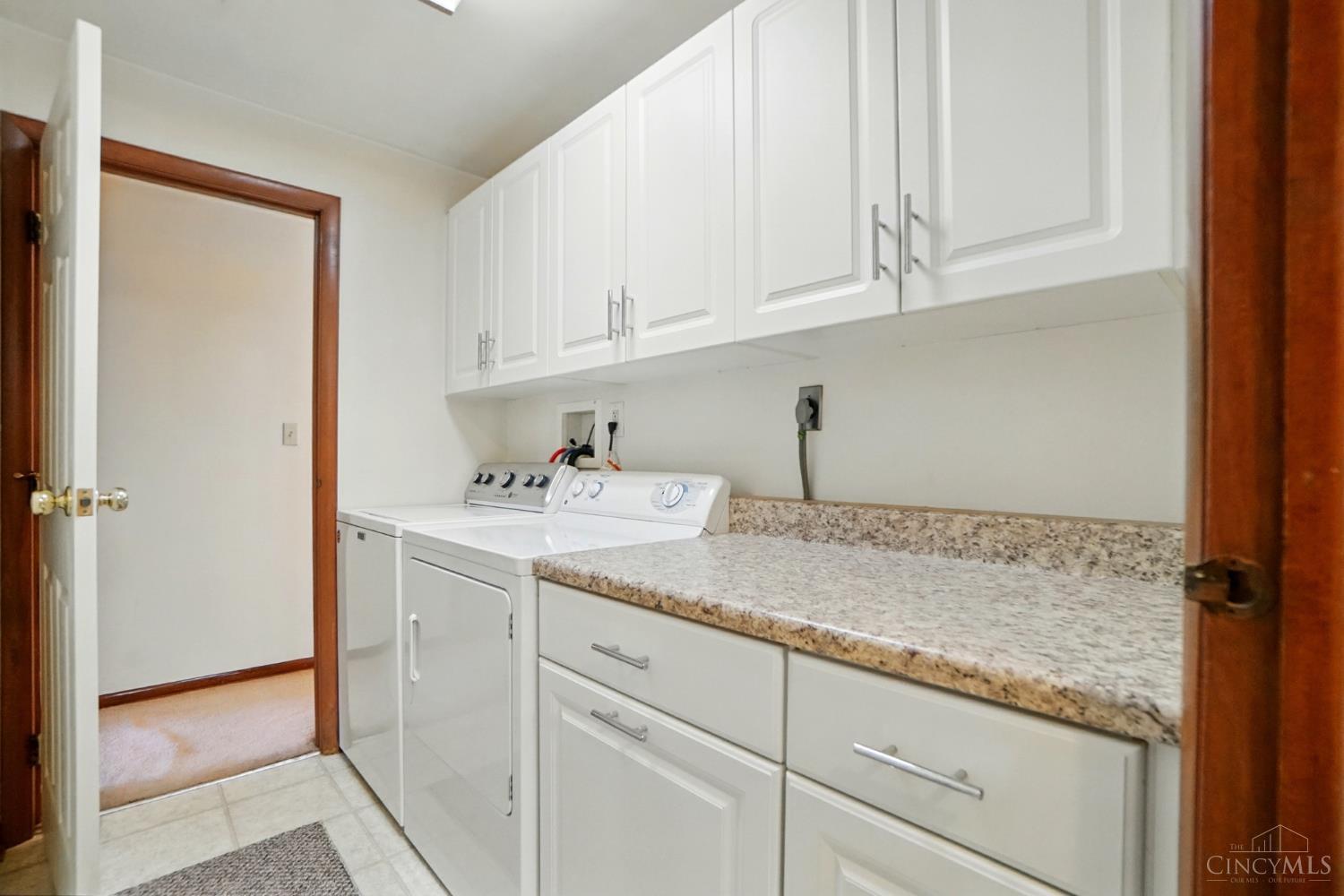 5752 Decker Road Franklin, OH 45005 - Photo 22 of 59 Laundry room