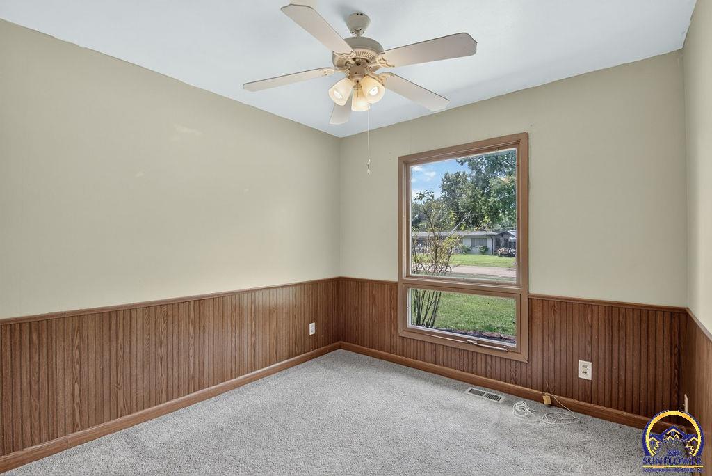 5517 Southwest 17th Terrace Topeka, KS 66604 - Photo 21 of 34