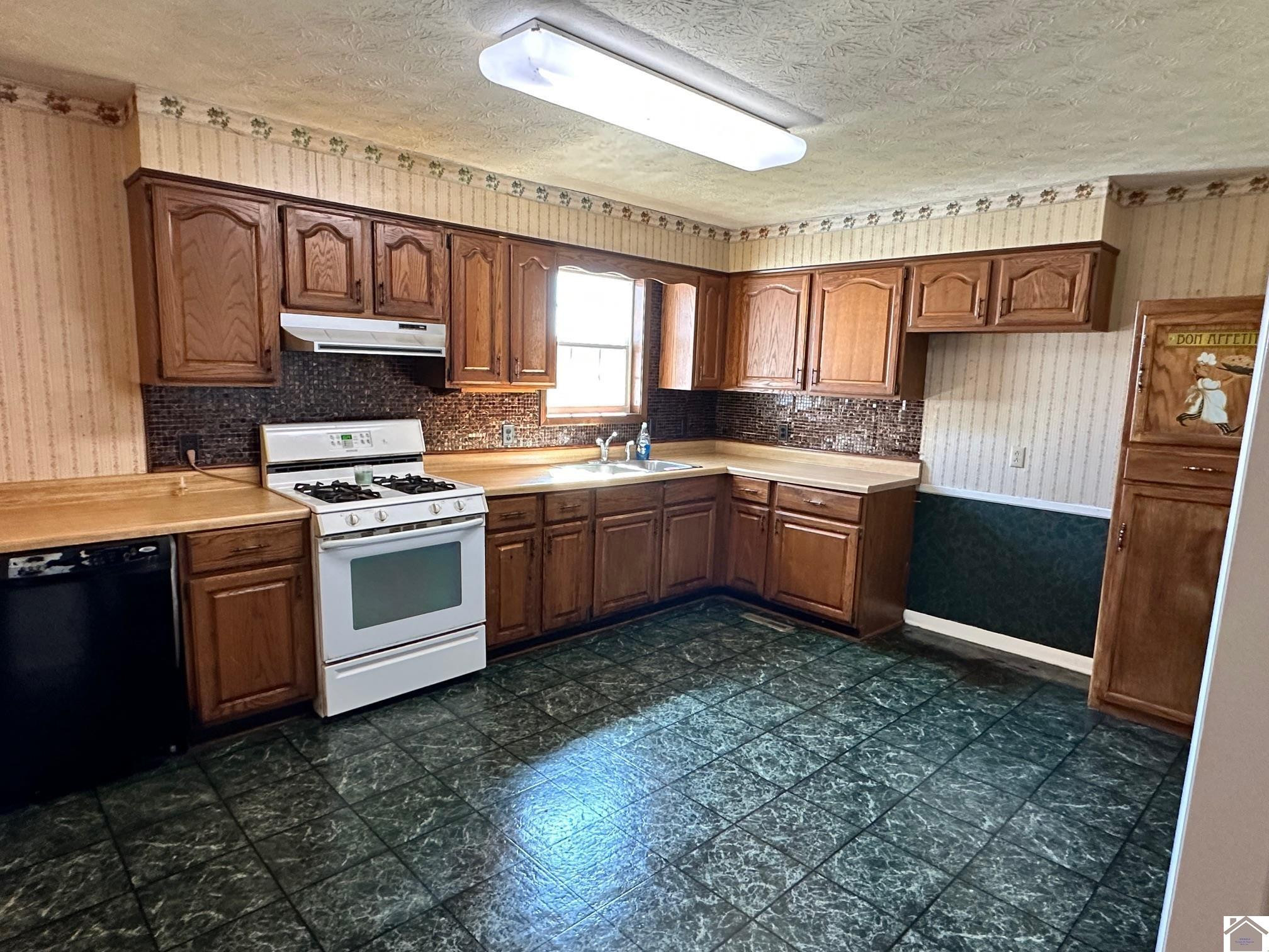 1062 Central Road Mayfield, KY 42066 - Photo 9 of 20 Photo 9
