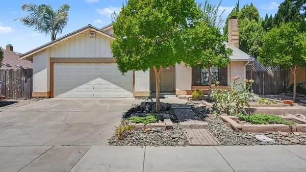 $429,999 | 2701 Twin Oak Lane, Modesto, CA 95355