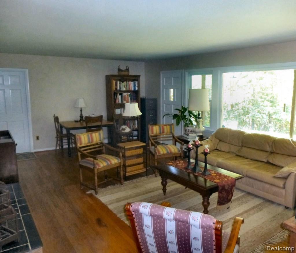 1329 Dutton Road Rochester, MI 48306 - Photo 24 of 26 Family room 4.jpg