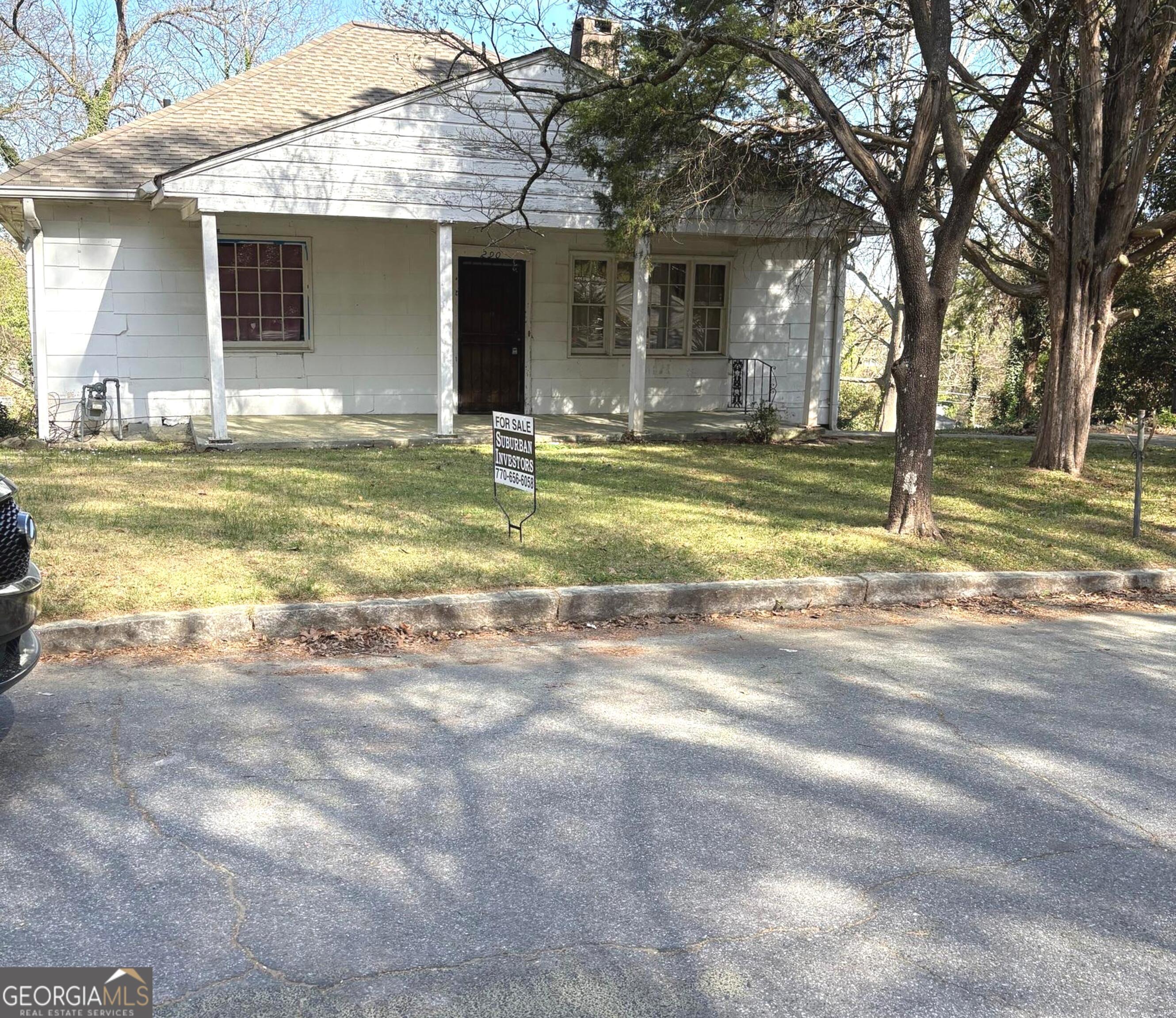 290 Florida Avenue Southwest Atlanta, GA 30310 - Photo 3 of 12 a view of outdoor space yard and swimming pool