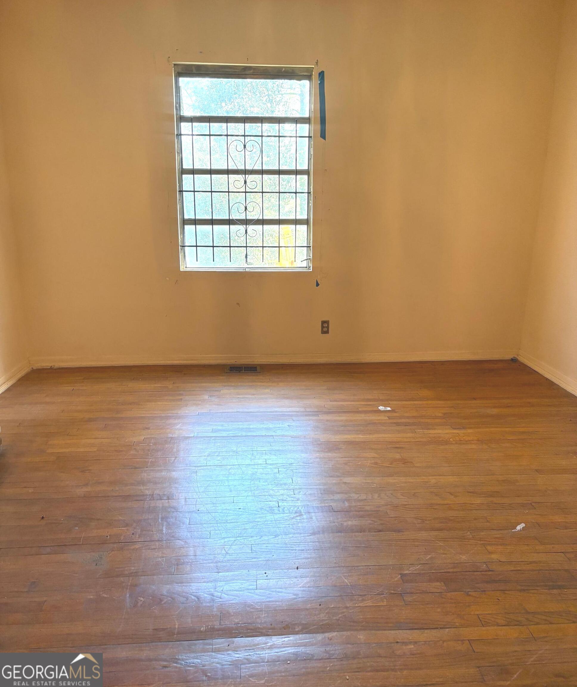 290 Florida Avenue Southwest Atlanta, GA 30310 - Photo 5 of 12 a view of an empty room with wooden floor and a window
