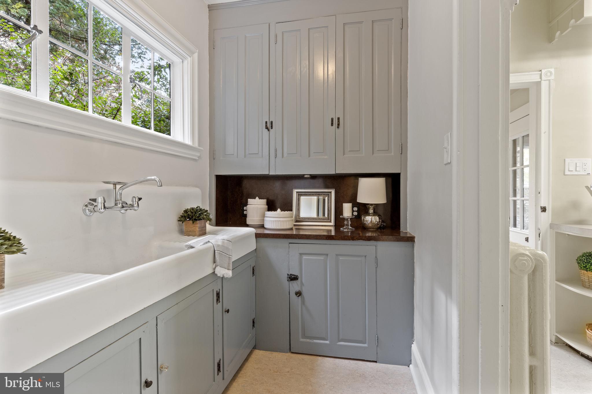 348 Louella Avenue Wayne, PA 19087 - Photo 17 of 48 Pantry