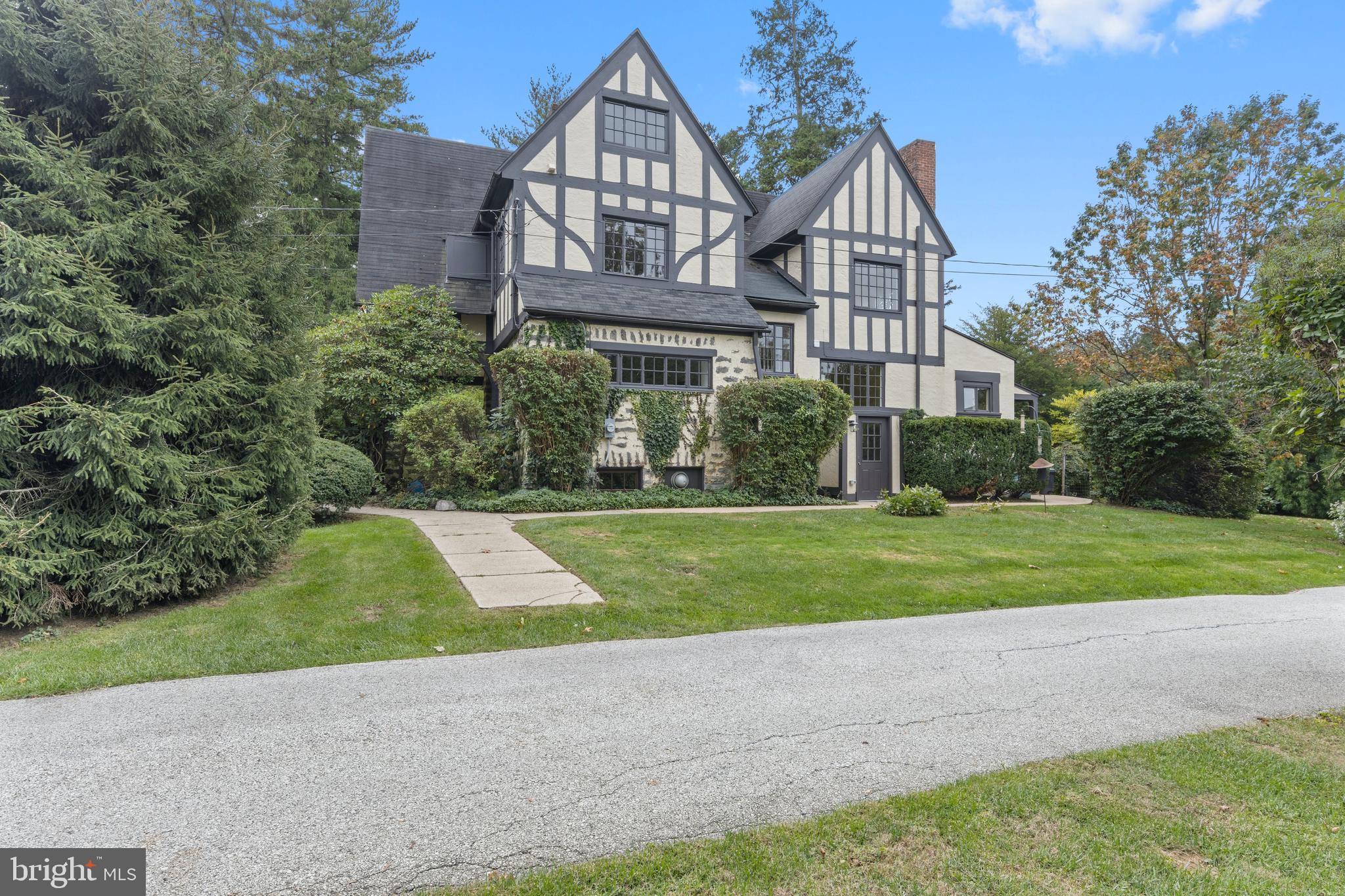 348 Louella Avenue Wayne, PA 19087 - Photo 4 of 48