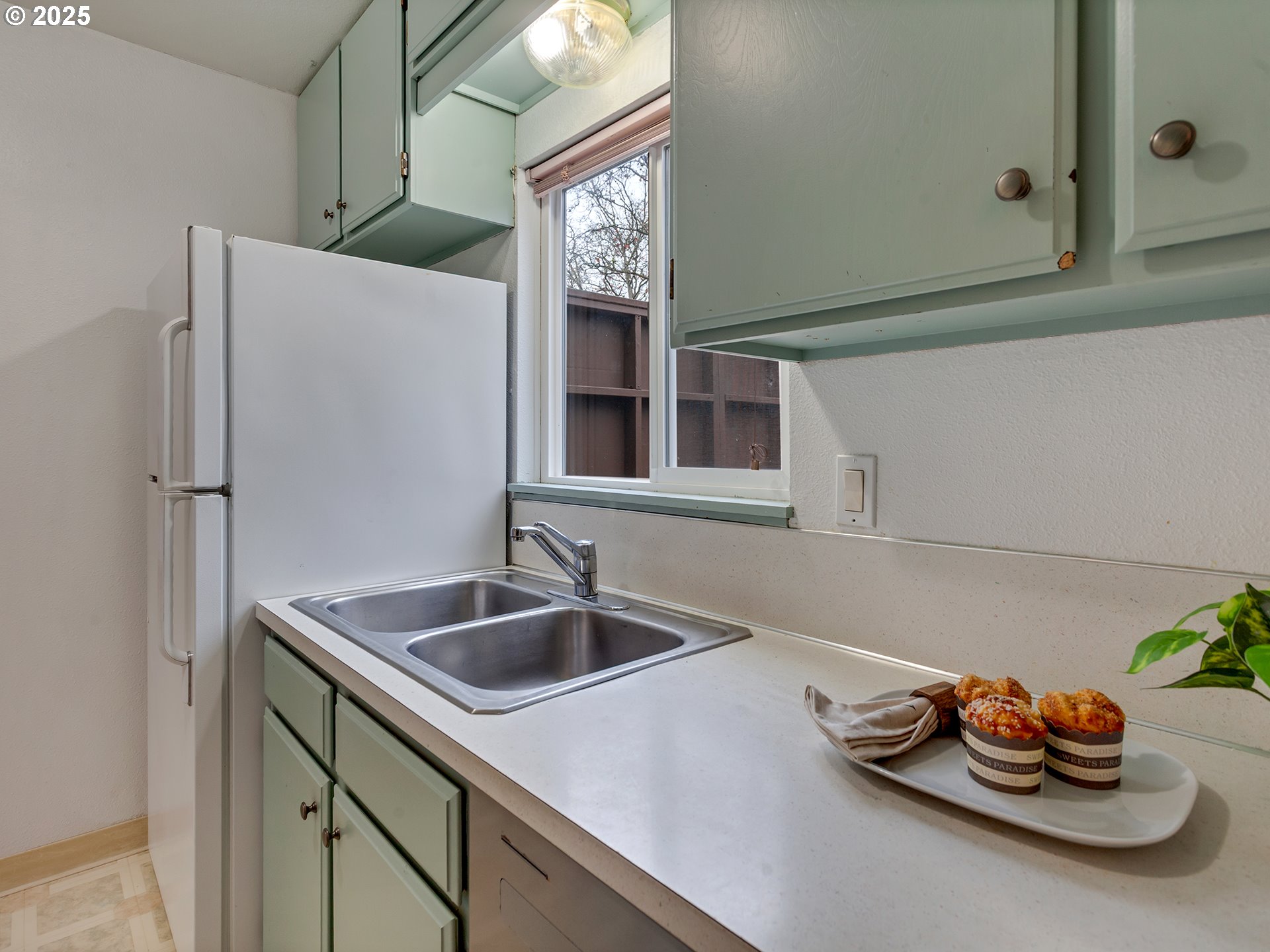 17822 Northwest Lakeway Court Beaverton, OR 97006 - Photo 20 of 45 a kitchen with a sink and a refrigerator