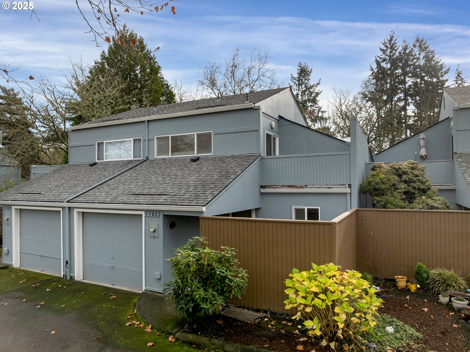 17822 Northwest Lakeway Court Beaverton, OR 97006 - Photo 2 of 45 a front view of a house with a garden