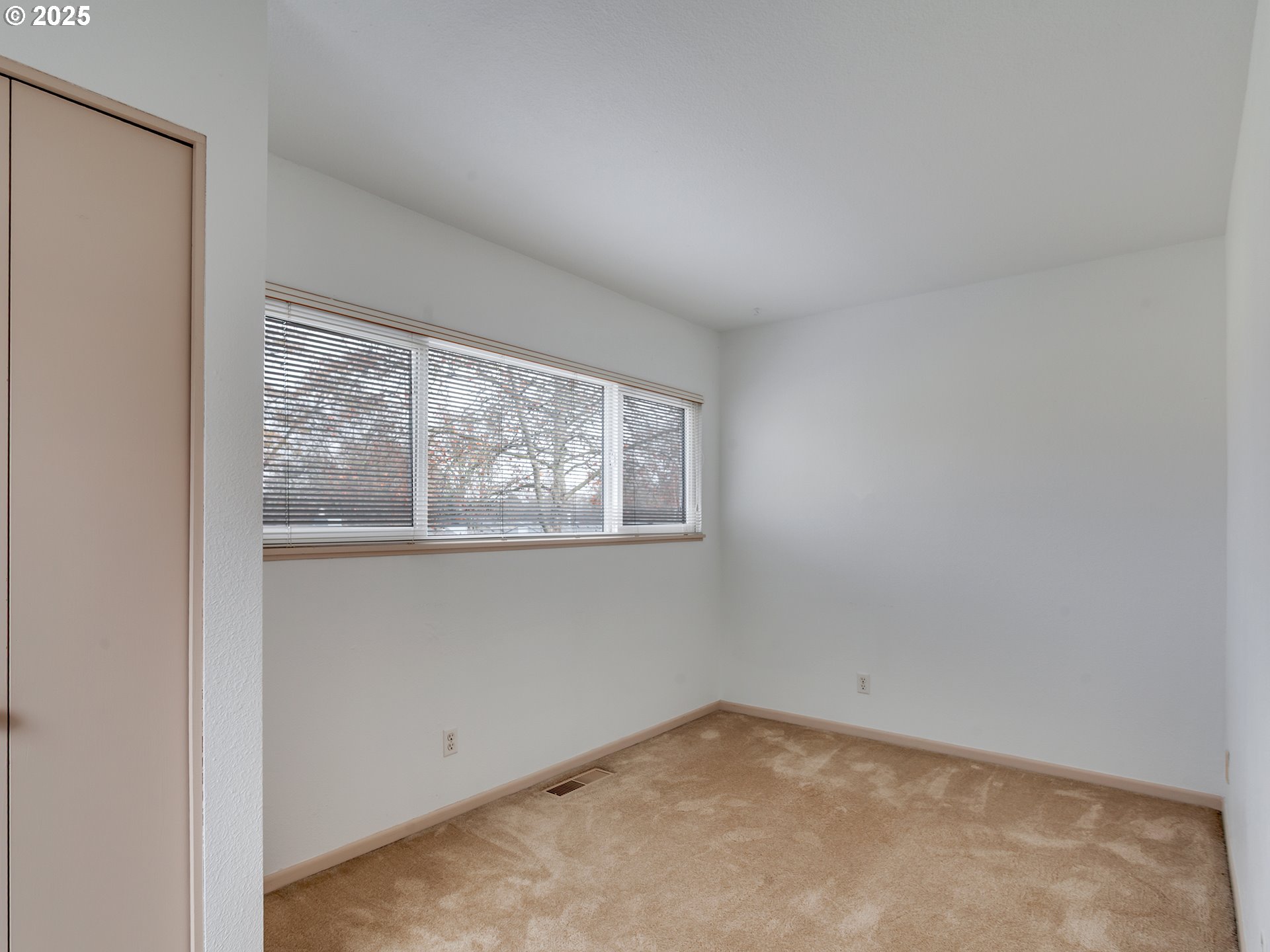 17822 Northwest Lakeway Court Beaverton, OR 97006 - Photo 27 of 45 a view of empty room with window