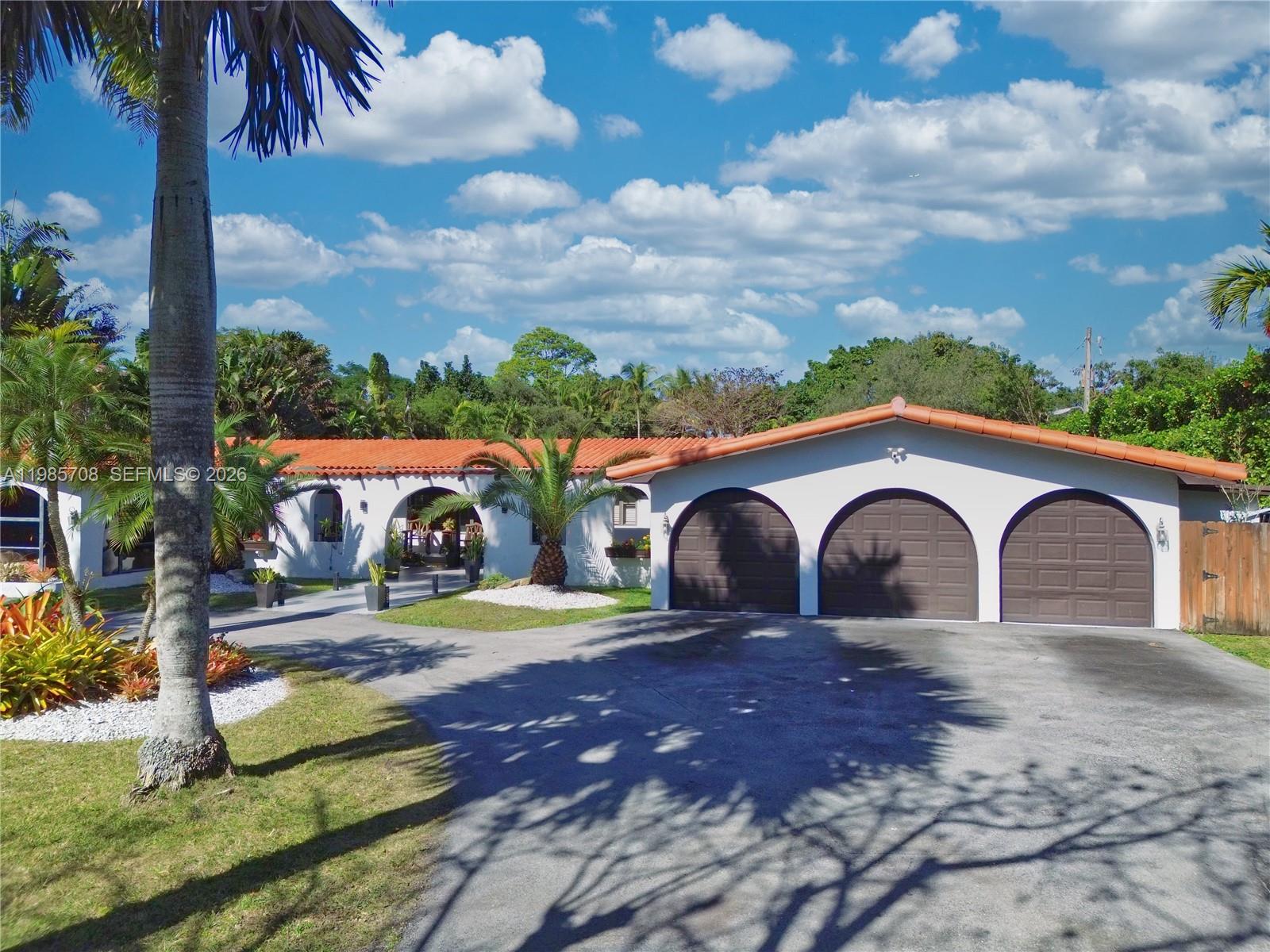 7925 Southwest 124th Street Pinecrest, FL 33156 - Photo 5 of 52