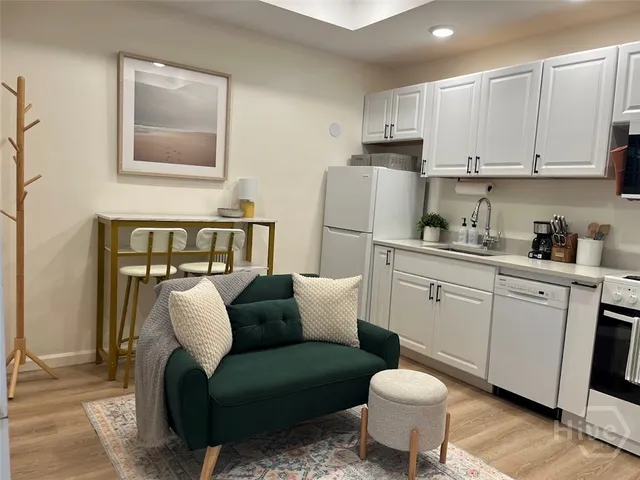 $1,600 | 637 Columbus Drive, Unit B, Savannah, GA 31405