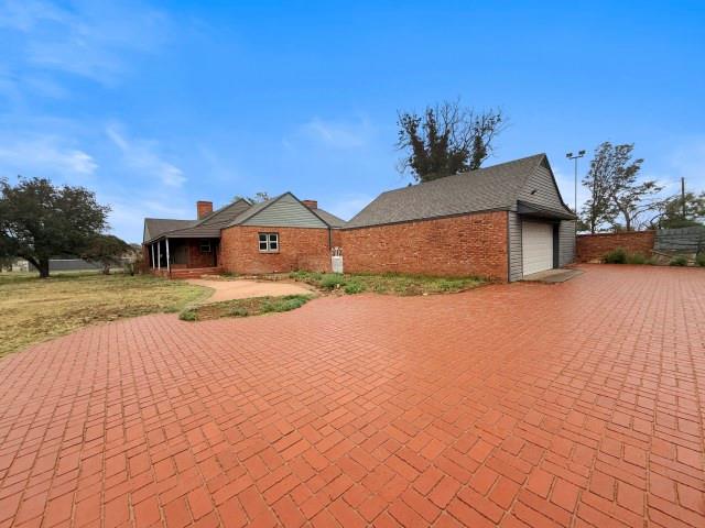 1001 North 3rd Street Lamesa, TX 79331 - Photo 2 of 32 a front view of a house with a yard