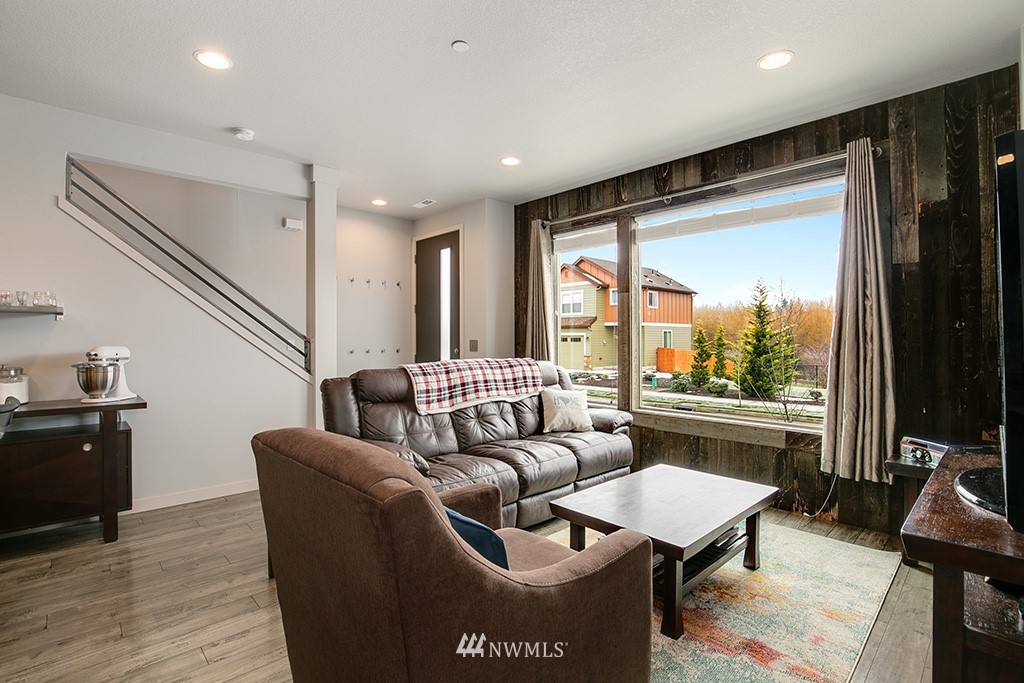 136 North 43rd Place Ridgefield, WA 98642 - Photo 2 of 25