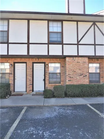 $1,295 | 1131 Dallas Drive, Denton, TX 76205