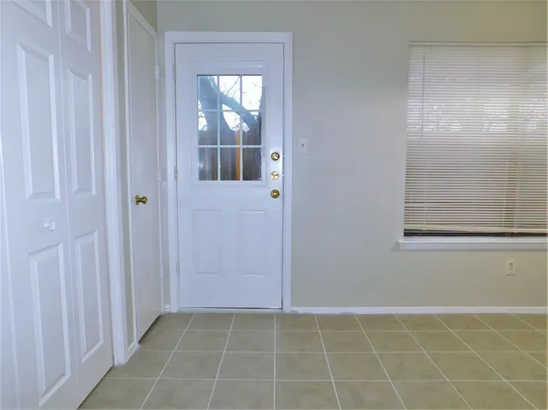 $1,250 | 1131 Dallas Drive, Denton, TX 76205