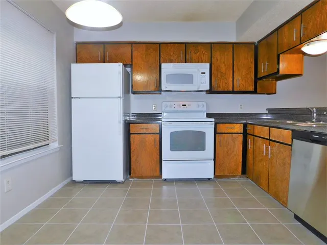 $1,295 | 1131 Dallas Drive, Denton, TX 76205