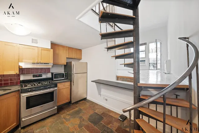 $749,000 | 211 Thompson Street, Unit 4C | Greenwich Village