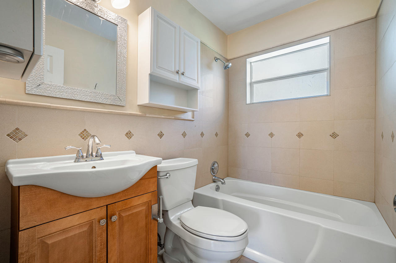 225 Northeast 28th Street Boca Raton, FL 33431 - Photo 17 of 25 007-225Northeast28thStreet-BocaRaton-FL-